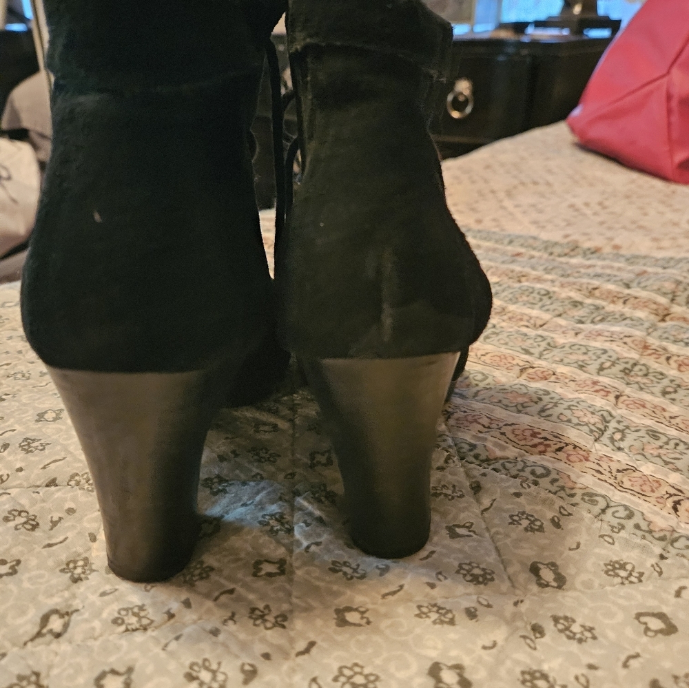 Boots - Picture 4 of 6